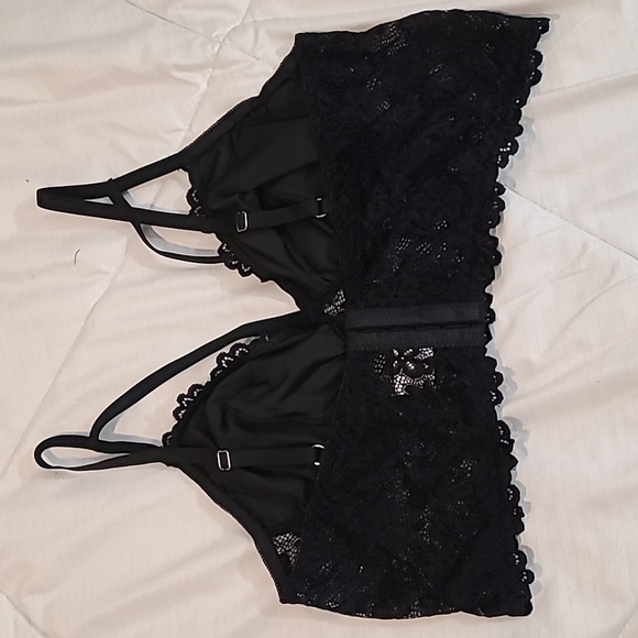 Pretty Lace Bra - Picture 2 of 6